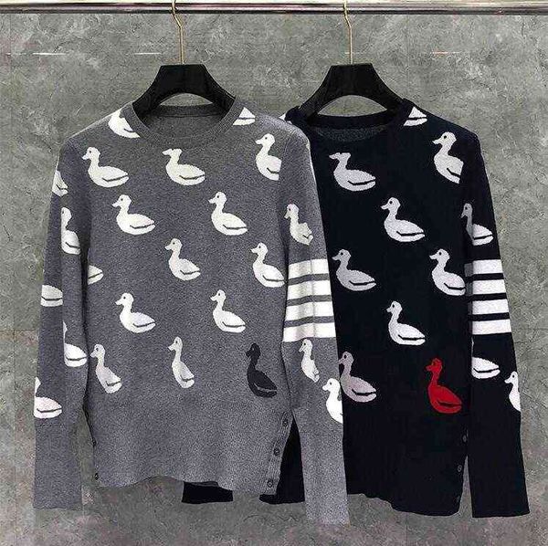 2021 fashion brand sweaters men women slim fit o-neck pullovers clothing striped wool duck pattern winter casual coat, White;black
2021 fashion brand sweaters men women slim fit o-neck pullovers clothing striped wool duck pattern winter casual coat, White;black