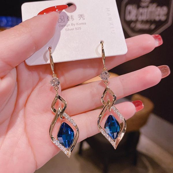 stud luxury trend high sense geometric crystal earrings for women 2021 korean fashion simple long jewelry, Golden;silver
stud luxury trend high sense geometric crystal earrings for women 2021 korean fashion simple long jewelry, Golden;silver