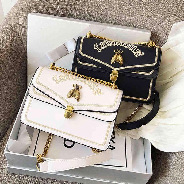 2022 factory wholesale single shoulder women's embroidered thread messenger tide take small square large capacity manufacturer chain ba
2022 factory wholesale single shoulder women's embroidered thread messenger tide take small square large capacity manufacturer chain ba