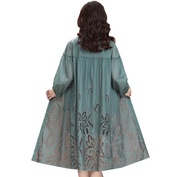 women's trench coats high-end embroidery plus size windbreaker mid-long thin hollow coat female 2021 summer mother sunscreen clothing, Tan;black
women's trench coats high-end embroidery plus size windbreaker mid-long thin hollow coat female 2021 summer mother sunscreen clothing, Tan;black