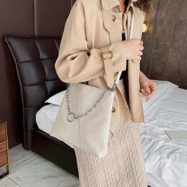 shoulder bags portable classical fashion women crossbody pu leather chain single messenger solid color casual handbags
shoulder bags portable classical fashion women crossbody pu leather chain single messenger solid color casual handbags