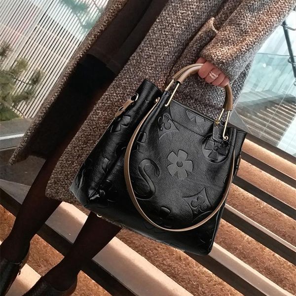 2021new fashion genuine leather bags for women trend simple shopping messenger bag shoulder portable large capacity bucket bag
2021new fashion genuine leather bags for women trend simple shopping messenger bag shoulder portable large capacity bucket bag