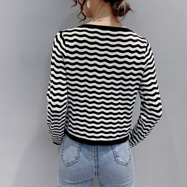 2021 fall winter korean clothes knitted short sweater chic small wavy striped pullover ropa mujer all match new t00708a oh2g, White;black
2021 fall winter korean clothes knitted short sweater chic small wavy striped pullover ropa mujer all match new t00708a oh2g, White;black