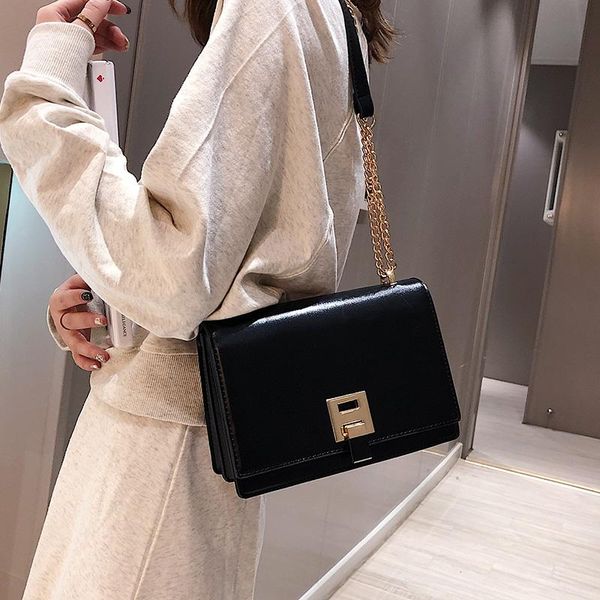 shoulder bags 2021 pu leather chain mobile phone bag ladies british small square designer brand handbag
shoulder bags 2021 pu leather chain mobile phone bag ladies british small square designer brand handbag