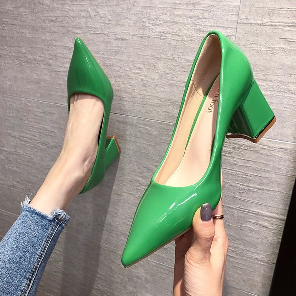 womens high heels 2021 spring fashionable simple pointed toe chunky heel solid color glossy patent leather fabric work shoes for women, Black
womens high heels 2021 spring fashionable simple pointed toe chunky heel solid color glossy patent leather fabric work shoes for women, Black