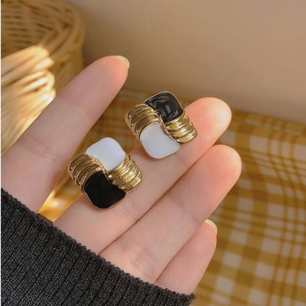 stud vintage black white button earrings for women square korean personality minimalist party wedding jewelry gold color, Golden;silver
stud vintage black white button earrings for women square korean personality minimalist party wedding jewelry gold color, Golden;silver