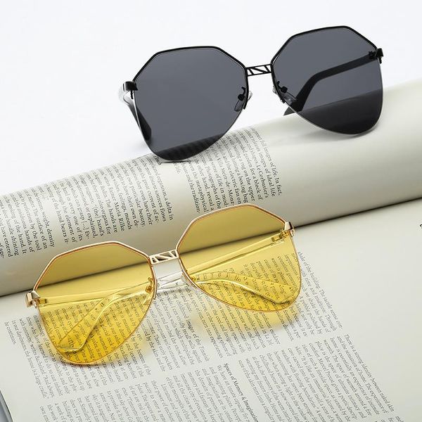 new korean trend women sunglasses retro metal ocean lens sunglasses for men and women oloey brand driving oversized uv400 oculos, White;black
new korean trend women sunglasses retro metal ocean lens sunglasses for men and women oloey brand driving oversized uv400 oculos, White;black