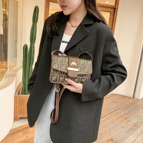 designer 2021 spring new women's fashion wide shoulder strap old flower bag printed single shoulder messenger bag
designer 2021 spring new women's fashion wide shoulder strap old flower bag printed single shoulder messenger bag