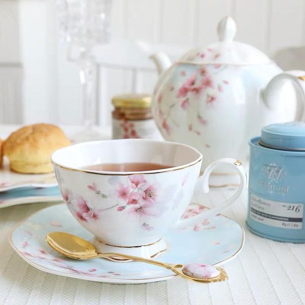 mugs creative ceramic coffee cup and saucer set tea european porcelain bone china teacup party home decoration accessories
mugs creative ceramic coffee cup and saucer set tea european porcelain bone china teacup party home decoration accessories