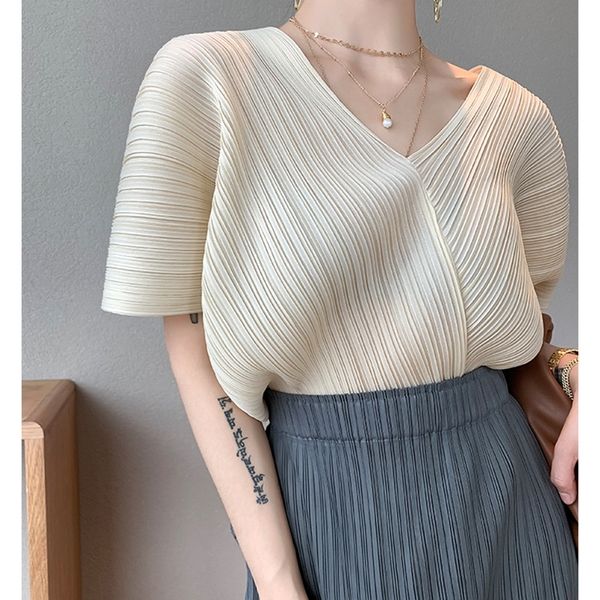 miyake pleated aesthetic korea shirt trendy clothes for women summer v-neck chiffon plus size shirt half batwing sleeve 210306, White
miyake pleated aesthetic korea shirt trendy clothes for women summer v-neck chiffon plus size shirt half batwing sleeve 210306, White