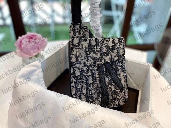 2021 fashion mens womens belt bag chest bags black designer saddle embroidered shawn handbags w2xl#
2021 fashion mens womens belt bag chest bags black designer saddle embroidered shawn handbags w2xl#