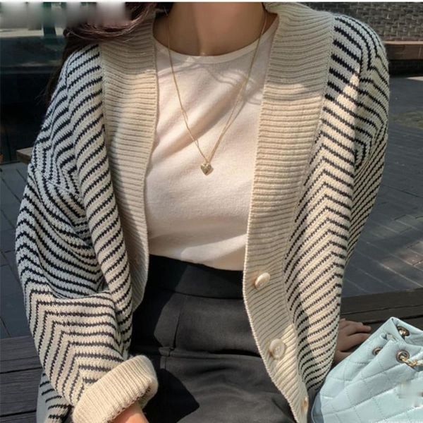 2021 women's knitwear winter spring striped v-neck cardigans buttons oversize korean style lady sweaters, White
2021 women's knitwear winter spring striped v-neck cardigans buttons oversize korean style lady sweaters, White