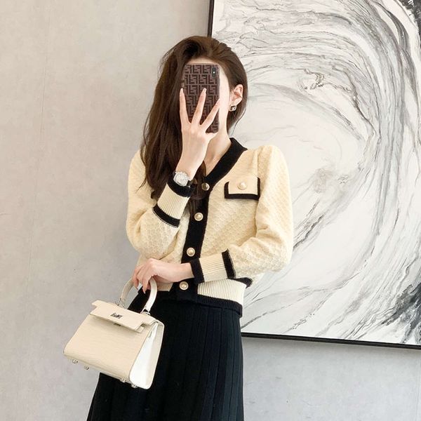 small fragrance color contrast knitted cardigan autumn and winter slim fit fashion v-neck long sleeve sweater, White;black
small fragrance color contrast knitted cardigan autumn and winter slim fit fashion v-neck long sleeve sweater, White;black