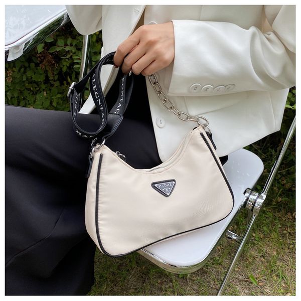design s bag female 2021 summer new leisure fashion brand single shoulder korean version ins simple messenger bag
design s bag female 2021 summer new leisure fashion brand single shoulder korean version ins simple messenger bag