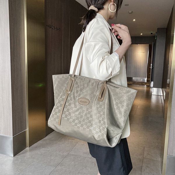 75% off new texture tote bag women's large capacity portable shoulder simple fashion commuting shopping
75% off new texture tote bag women's large capacity portable shoulder simple fashion commuting shopping