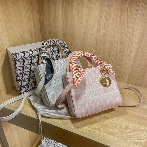 70% off deals online advanced embroidered messenger for women new fashion summer versatile one shoulder bag wholesale store
70% off deals online advanced embroidered messenger for women new fashion summer versatile one shoulder bag wholesale store
