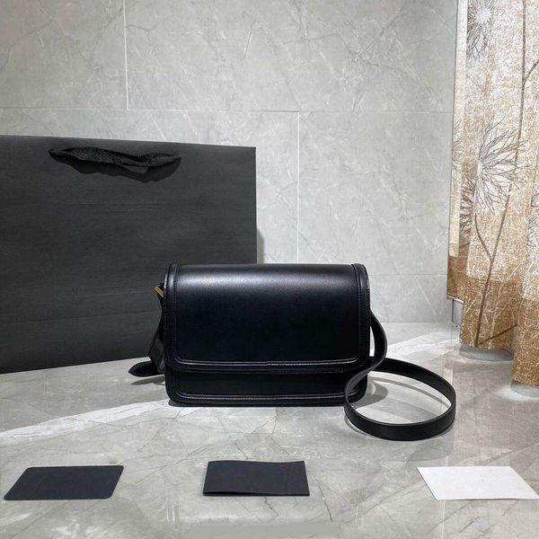 2021 autumn and winter style fashion leisure shoulder bag simple style organ bag high-end quality temperament leather material size 23 "
2021 autumn and winter style fashion leisure shoulder bag simple style organ bag high-end quality temperament leather material size 23 "