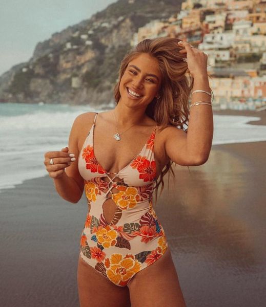 women's flower printed one-piece swimsuit deep v-neck front hollowed triangle sling swimwear for beach wear swimming sportswear
women's flower printed one-piece swimsuit deep v-neck front hollowed triangle sling swimwear for beach wear swimming sportswear
