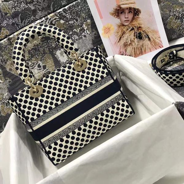 3a brand 20cm designer luxury belt box lady shoulder bag leather houndstooth fabric crossbodybag saddle handbag handbag
3a brand 20cm designer luxury belt box lady shoulder bag leather houndstooth fabric crossbodybag saddle handbag handbag