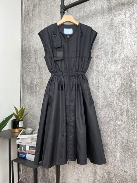 milan runway dresses 2021 summer panelled women's designer dress brand same style dress skirt with shoulder-straps 0313-2, Black
milan runway dresses 2021 summer panelled women's designer dress brand same style dress skirt with shoulder-straps 0313-2, Black