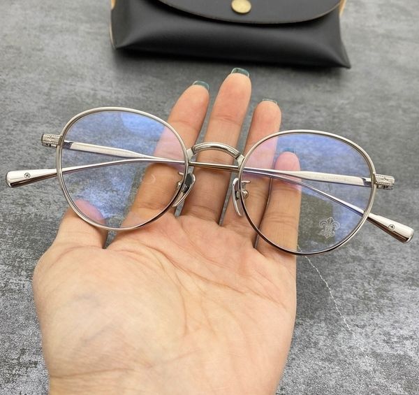 crosin 8004 glasses small face metal round frame thick edge personality fashion carving with high myopia, White;black
crosin 8004 glasses small face metal round frame thick edge personality fashion carving with high myopia, White;black