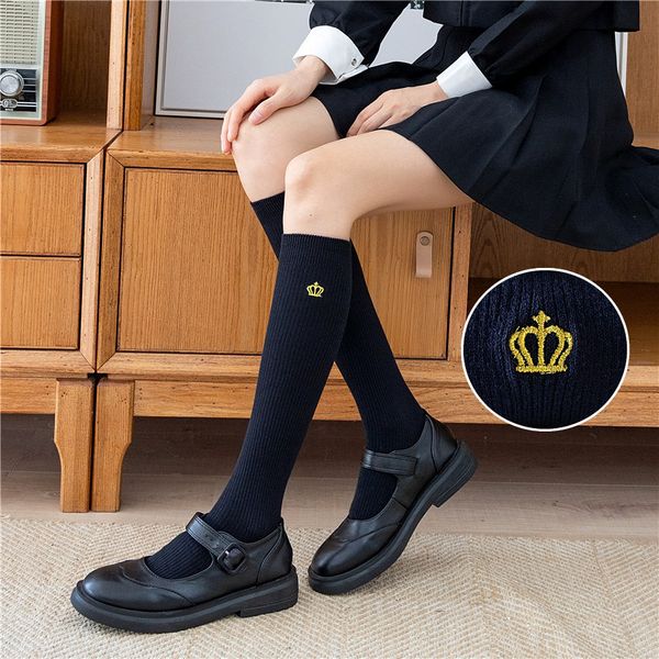 spring and autumn combed cotton embroidered crown middle female jk student long tube knee calf socks, Red;black
spring and autumn combed cotton embroidered crown middle female jk student long tube knee calf socks, Red;black