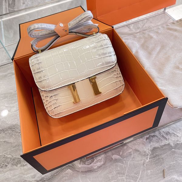 designer purse luxury mini shoulder bags crossbody bag different colors fashion brand high-quality genuine leather with original box size 19
designer purse luxury mini shoulder bags crossbody bag different colors fashion brand high-quality genuine leather with original box size 19