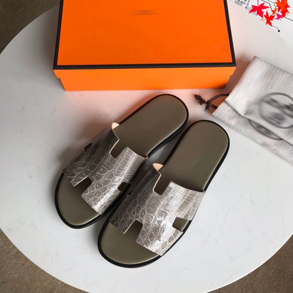 2021 designer fashion luxurys men slippers summer beach genuine leather rivet slipper flip flops sandals man casual flat slides with box lar, Black
2021 designer fashion luxurys men slippers summer beach genuine leather rivet slipper flip flops sandals man casual flat slides with box lar, Black