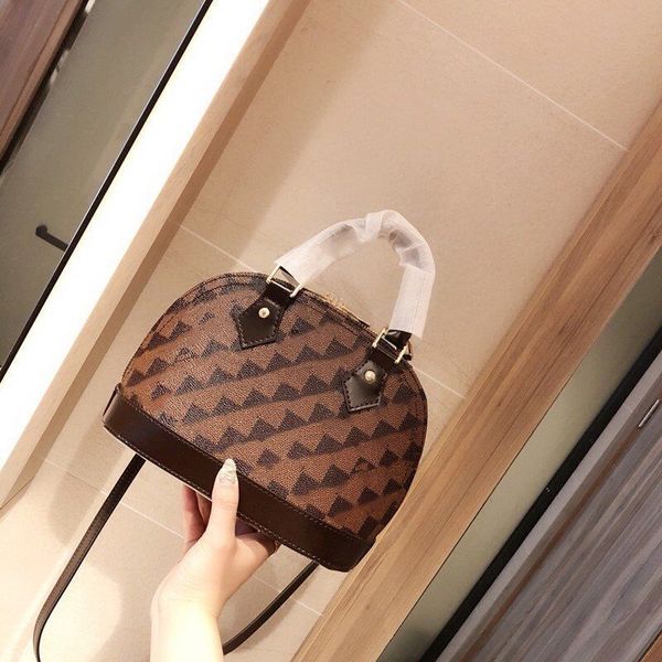 fashion shoulder bags for women shell bag leather handbags ladies cosmetic crossbody tote wallet purse with box lcm
fashion shoulder bags for women shell bag leather handbags ladies cosmetic crossbody tote wallet purse with box lcm