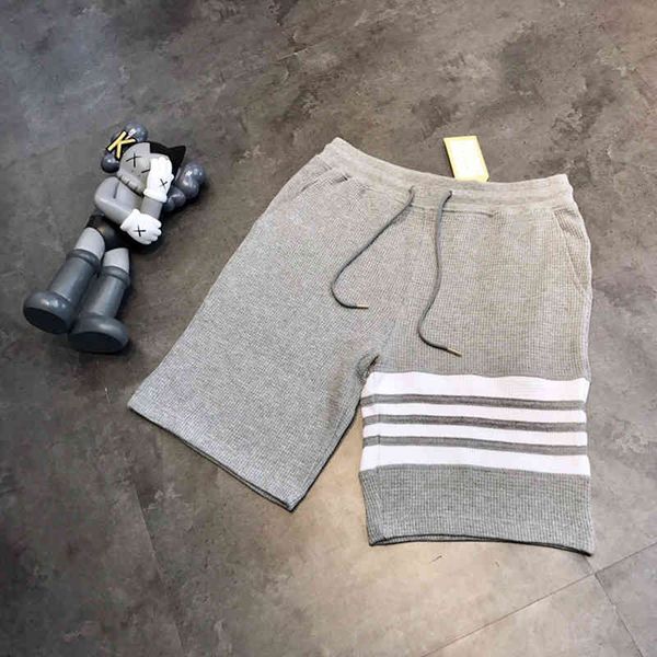 2022 factory wholesale new spring and summer men's and women's same yarn dyed stitching casual loose stitching shorts and capris, Black
2022 factory wholesale new spring and summer men's and women's same yarn dyed stitching casual loose stitching shorts and capris, Black