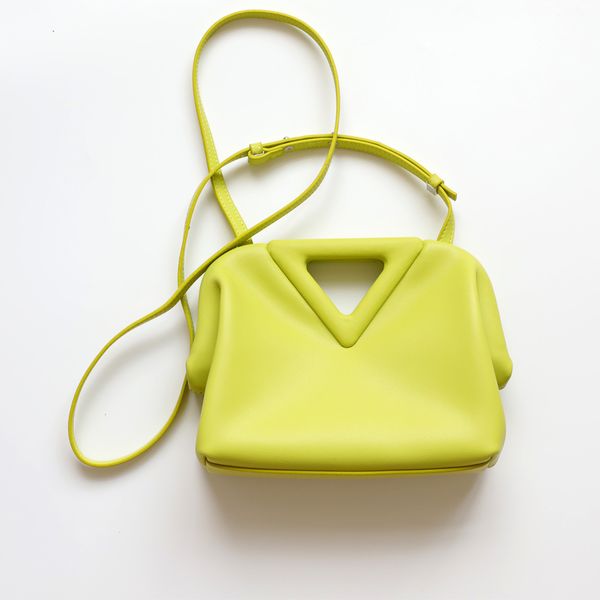 design hand new inverted triangle real cow leather ins same clip candy cloud portable one shoulder slant cross women's bag, Red;black
design hand new inverted triangle real cow leather ins same clip candy cloud portable one shoulder slant cross women's bag, Red;black