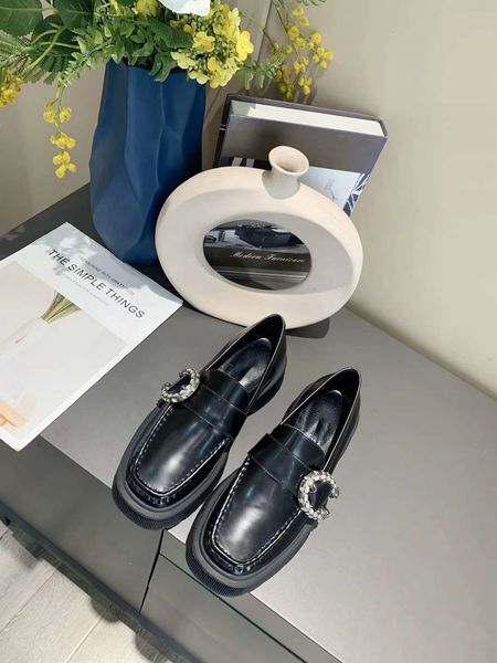 2021 new loafer designer shoes leather heels 4.5cm black and white size 35-40
2021 new loafer designer shoes leather heels 4.5cm black and white size 35-40