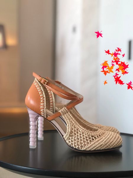 2021 genuine leather woman shoes high heels fashion designer luxury sandals women pumps wedding dress shoe with logo and box size 35-41 -h27, Black
2021 genuine leather woman shoes high heels fashion designer luxury sandals women pumps wedding dress shoe with logo and box size 35-41 -h27, Black