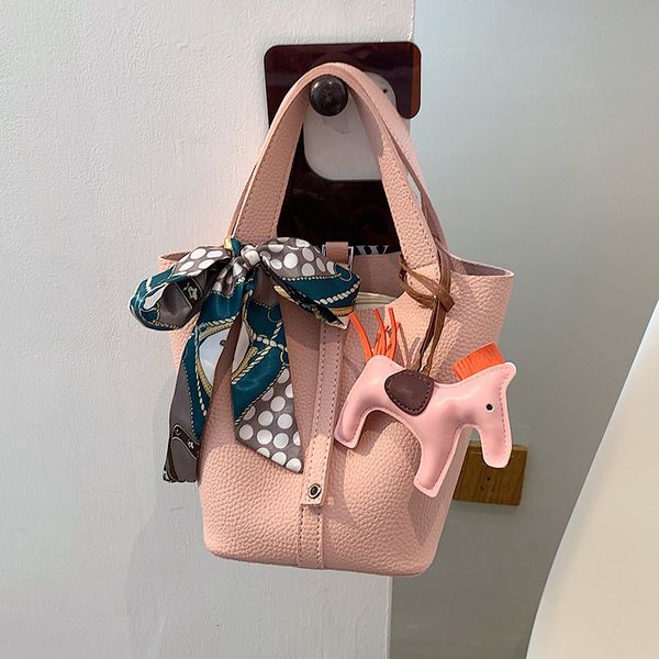 handbag trendy foreign style litchi pattern solid color bow single shoulder bag messenger 2021 bucket small girl
handbag trendy foreign style litchi pattern solid color bow single shoulder bag messenger 2021 bucket small girl