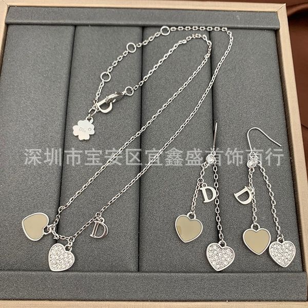 design jewelry letter necklace female 2021 new two love tassel ear hook with earrings clavicle chain green, Golden;silver
design jewelry letter necklace female 2021 new two love tassel ear hook with earrings clavicle chain green, Golden;silver