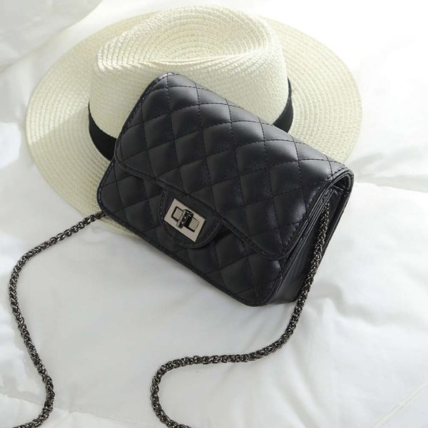 fashion 2021 new women's japanese and korean fashion one shoulder messenger foreign style rhombic chain bag
fashion 2021 new women's japanese and korean fashion one shoulder messenger foreign style rhombic chain bag