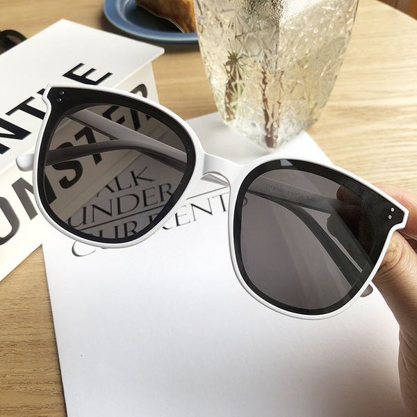 2021 sunglasses men's fashion big frame white star same anti ultraviolet black glasses women, White;black
2021 sunglasses men's fashion big frame white star same anti ultraviolet black glasses women, White;black