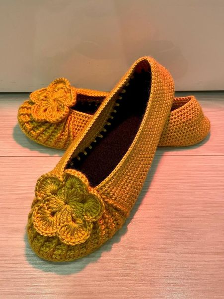 women home knitted booties completely handmade indoor warm boots made with wool user or gift, Black
women home knitted booties completely handmade indoor warm boots made with wool user or gift, Black