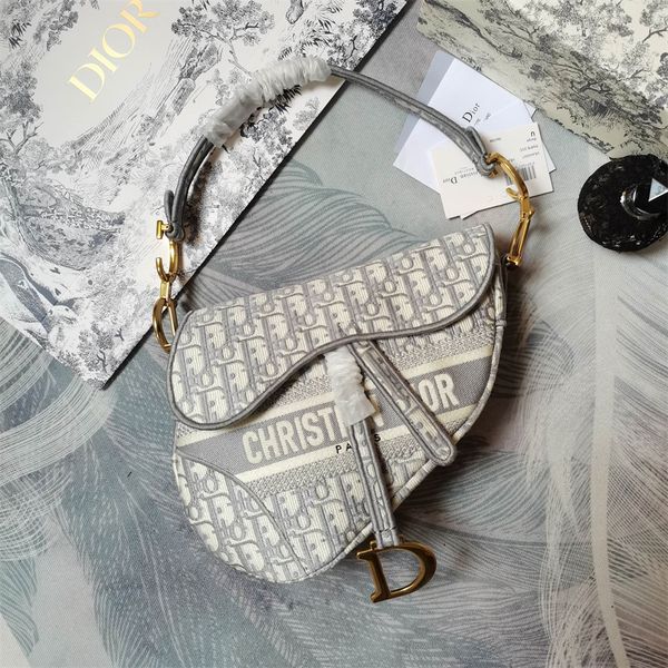 2021 d word women luxurys fashion designers bags ladies wallet embroidery saddle houlder messenger lady handbag luxury evening bag
2021 d word women luxurys fashion designers bags ladies wallet embroidery saddle houlder messenger lady handbag luxury evening bag
