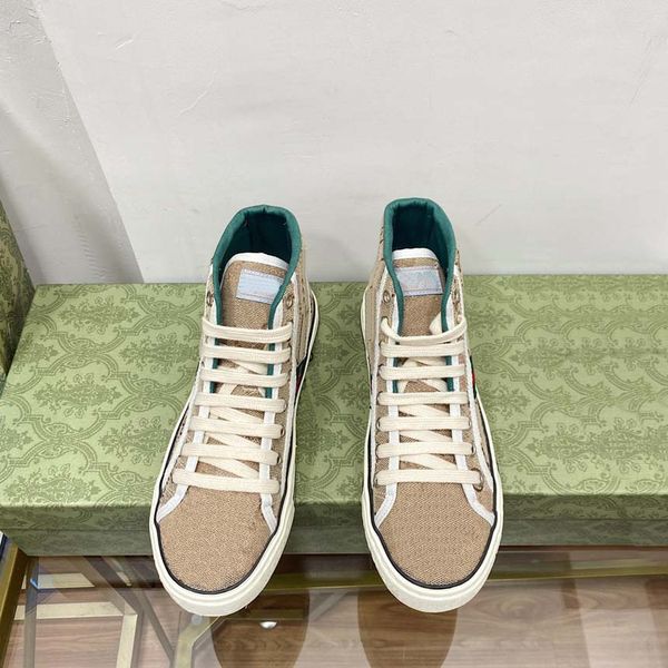 men casual shoes women travel 100% leather lace-up sneaker fashion lady designer running trainers letters woman shoe flat printed gym sneake, Black
men casual shoes women travel 100% leather lace-up sneaker fashion lady designer running trainers letters woman shoe flat printed gym sneake, Black