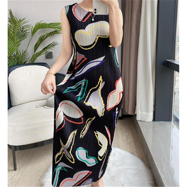 casual dresses miyake pleated women's dress for spring and summer 2021 style a-line fashion big swing print mid-length vest bottoming, Black;gray
casual dresses miyake pleated women's dress for spring and summer 2021 style a-line fashion big swing print mid-length vest bottoming, Black;gray