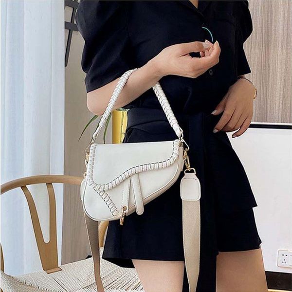 evening bags fashion saddle women bag one shoulder handle trend casual hasp zipper pu material polyester inside lock ornament
evening bags fashion saddle women bag one shoulder handle trend casual hasp zipper pu material polyester inside lock ornament