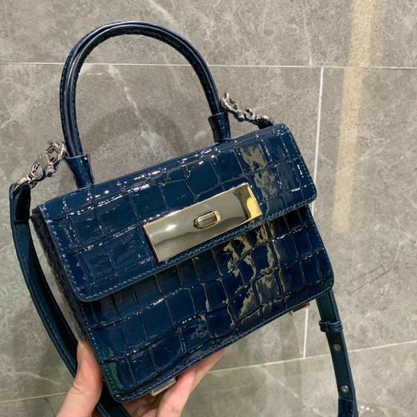 factory direct sales 2021 new chaowang red hand carrying retro box bag crocodile bag portable one shoulder messenger
factory direct sales 2021 new chaowang red hand carrying retro box bag crocodile bag portable one shoulder messenger