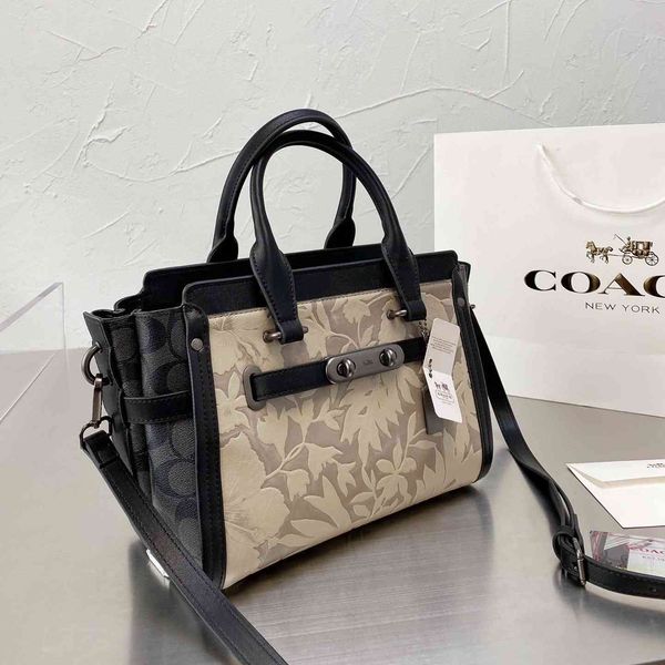 women's 2021 new c kou family messenger single shoulder handbag spring and summer essential pig nose head leather crossbody bag ysj
women's 2021 new c kou family messenger single shoulder handbag spring and summer essential pig nose head leather crossbody bag ysj