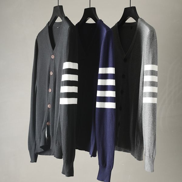 sweater knit designer line men's cardigan pay attention to details autumn v-neck four bar contrast, White;black
sweater knit designer line men's cardigan pay attention to details autumn v-neck four bar contrast, White;black