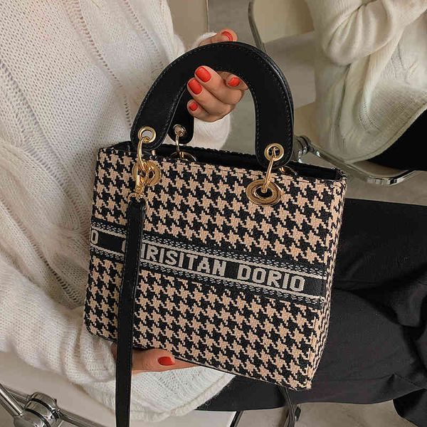 2022 new designer handbags women's new net red single shoulder messenger texture small square foreign style lovely portable leopard pri
2022 new designer handbags women's new net red single shoulder messenger texture small square foreign style lovely portable leopard pri