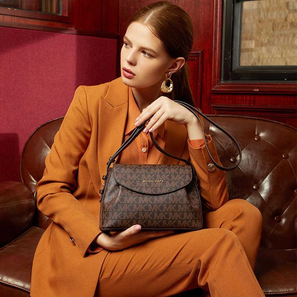 luxury handbags hong kong women's one shoulder 2021 autumn and winter versatile msenger bag
luxury handbags hong kong women's one shoulder 2021 autumn and winter versatile msenger bag