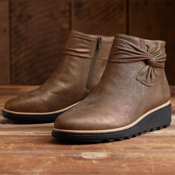 boots 2021 fashion women ankle spring autumn low heel ladies platform wedges booties zipper flock short botines botas mujer, Black
boots 2021 fashion women ankle spring autumn low heel ladies platform wedges booties zipper flock short botines botas mujer, Black