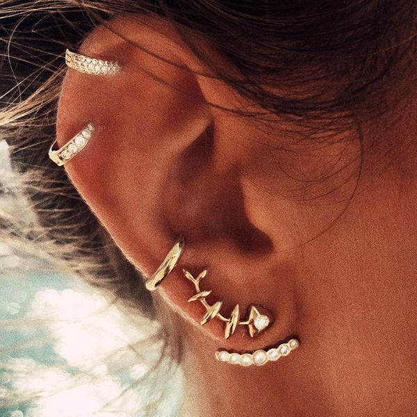 5898 ear clip set four piece creative full drill back hanging fishbone earrings, Golden;silver
5898 ear clip set four piece creative full drill back hanging fishbone earrings, Golden;silver