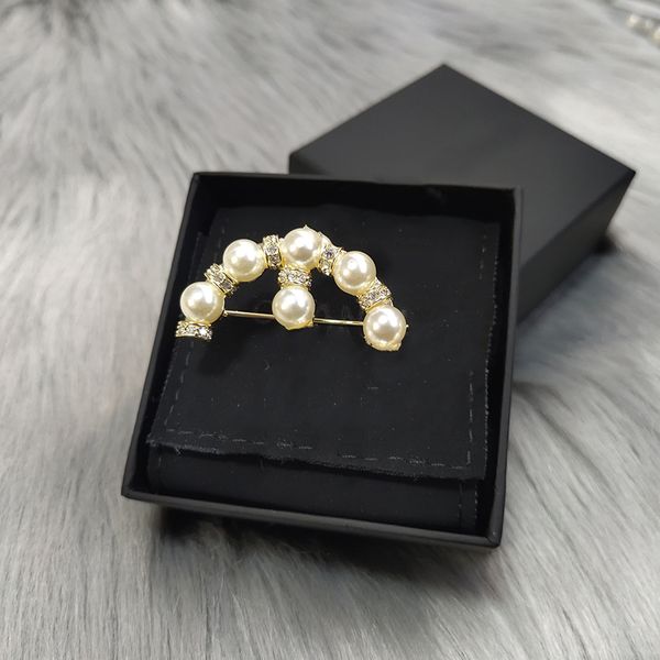 designer brooch classic letter logo c shape pearl brooch luxury jewelry wholesale with box l-c8, Gray
designer brooch classic letter logo c shape pearl brooch luxury jewelry wholesale with box l-c8, Gray